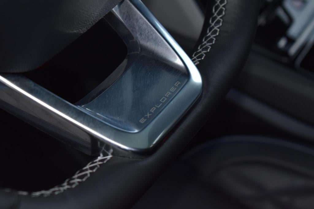 Ford Explorer premium extended range rwd 77 kwh | panoramadak | climate con