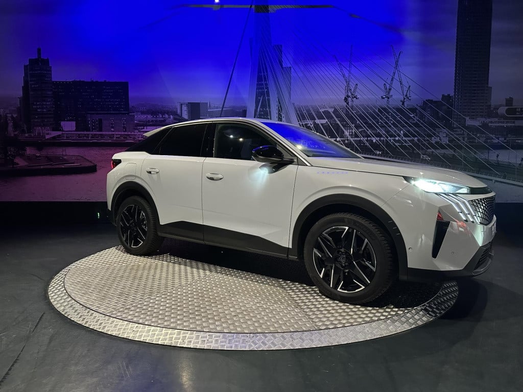 Peugeot 3008 1.2 hybrid 145 e-dcs allure