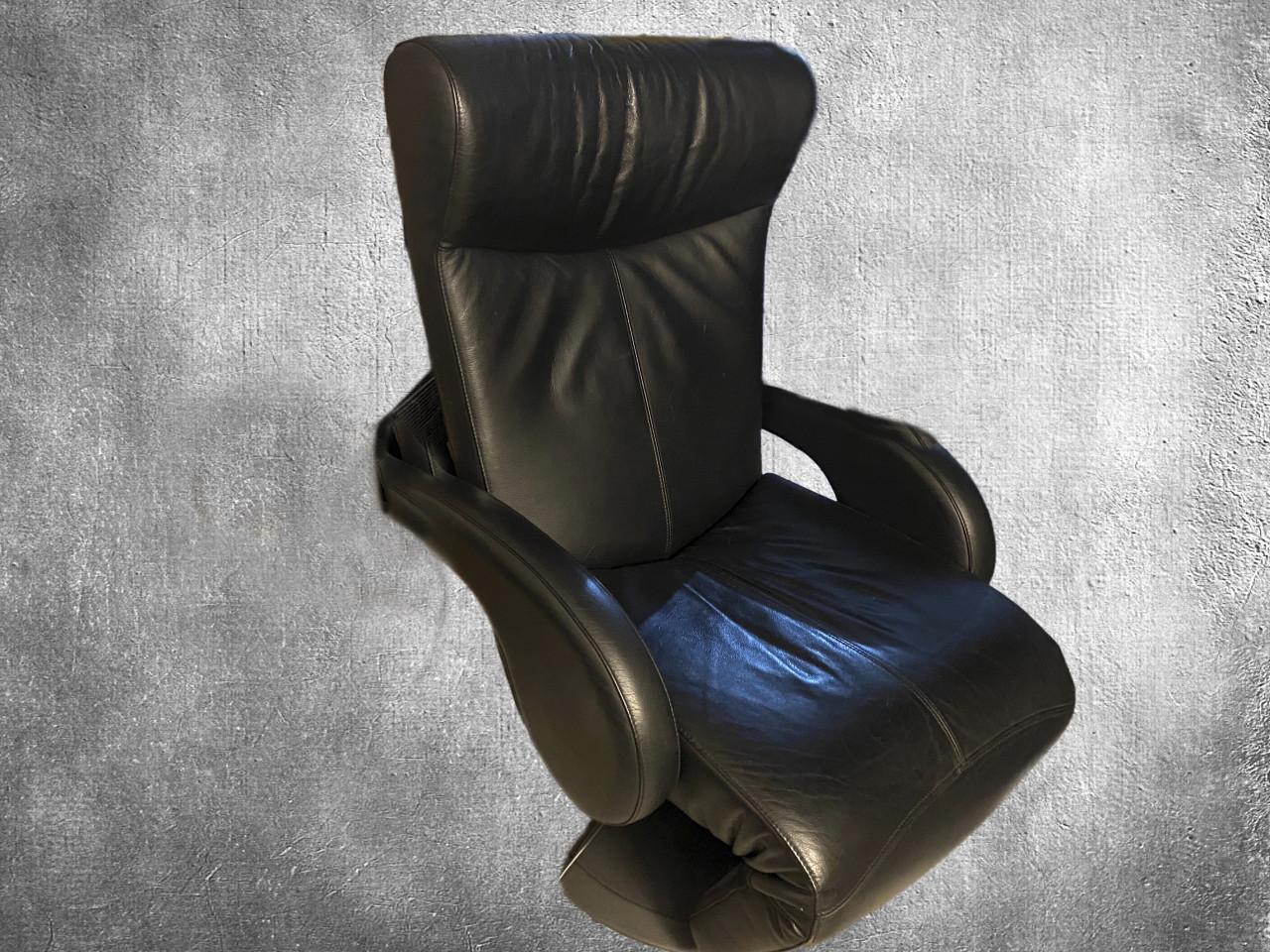 Zwart lederen, elektrisch verstelbare fauteuil