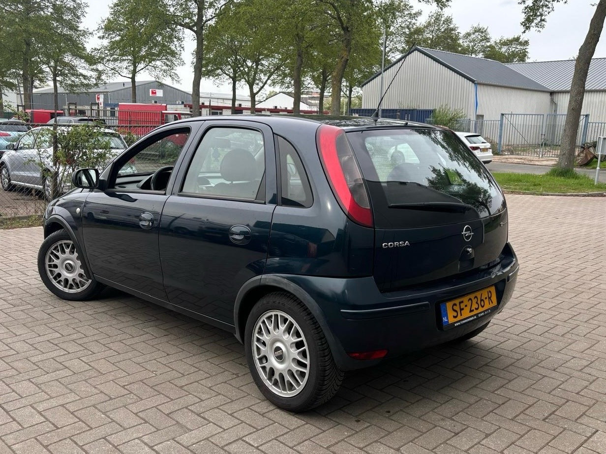 Opel Corsa 1.2-16V Rhythm airco/ Lm velgen