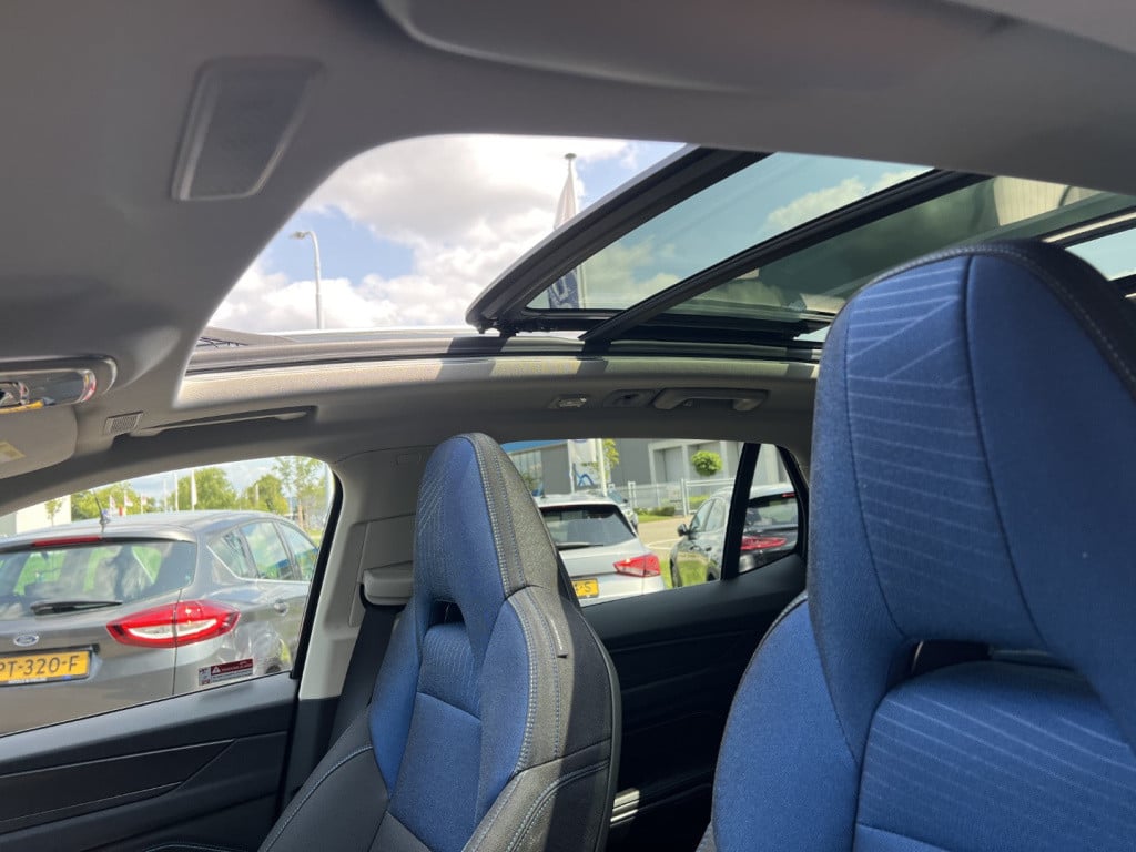 Lynk & Co 01 1.5 261pk plug in hybrid , panodak , 360 camera , adaptive cc