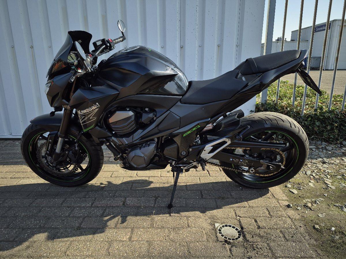 Kawasaki Z800 akra uit 2014, stoere naked bike