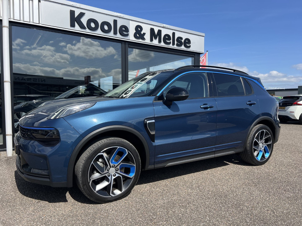 Lynk & Co 01 1.5 261pk plug in hybrid , panodak , 360 gr camera