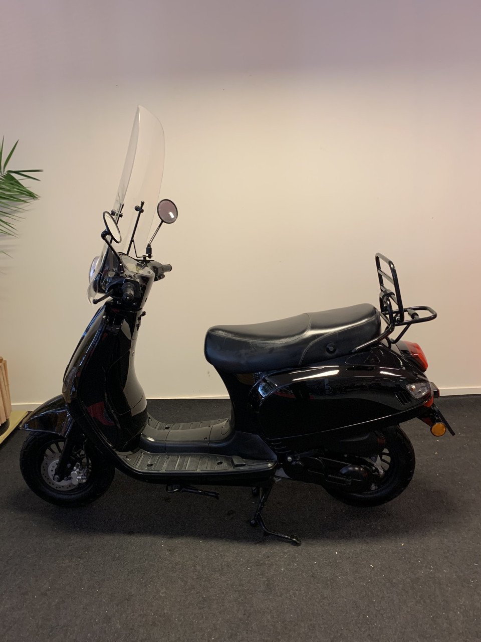 RIVA MODEL MET WINDSCHERM NU 895,= RIJKLAAR