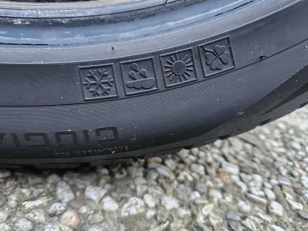 Vredestein All-Season banden 235-45-17