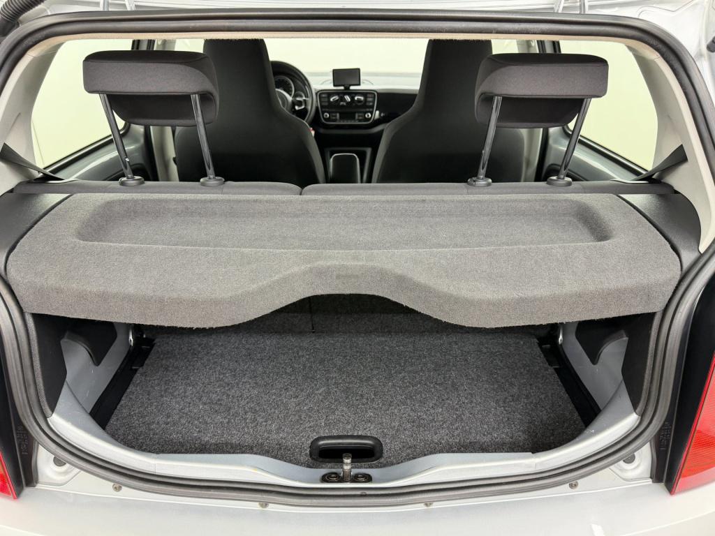 Volkswagen UP! occasion 1.0 high up! bluemotion | grijs | tweedehands volks