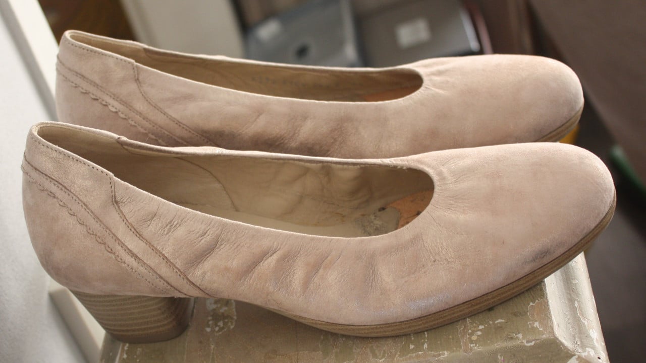 Beige met goudglood  pump maat 6,5