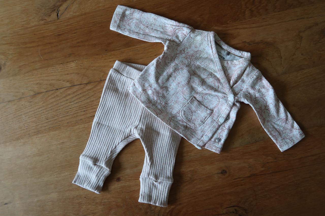 Setjes babykleding, alles als nieuw en €2,00 per setje, maatje 44