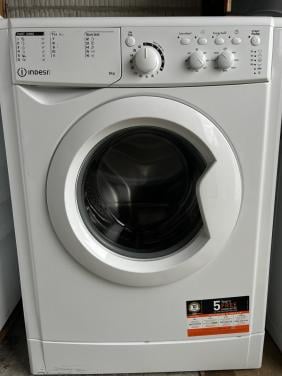 Als nieuwe wasmachine 5 kg 1400 toeren afkomstig uit een vakantiewoning