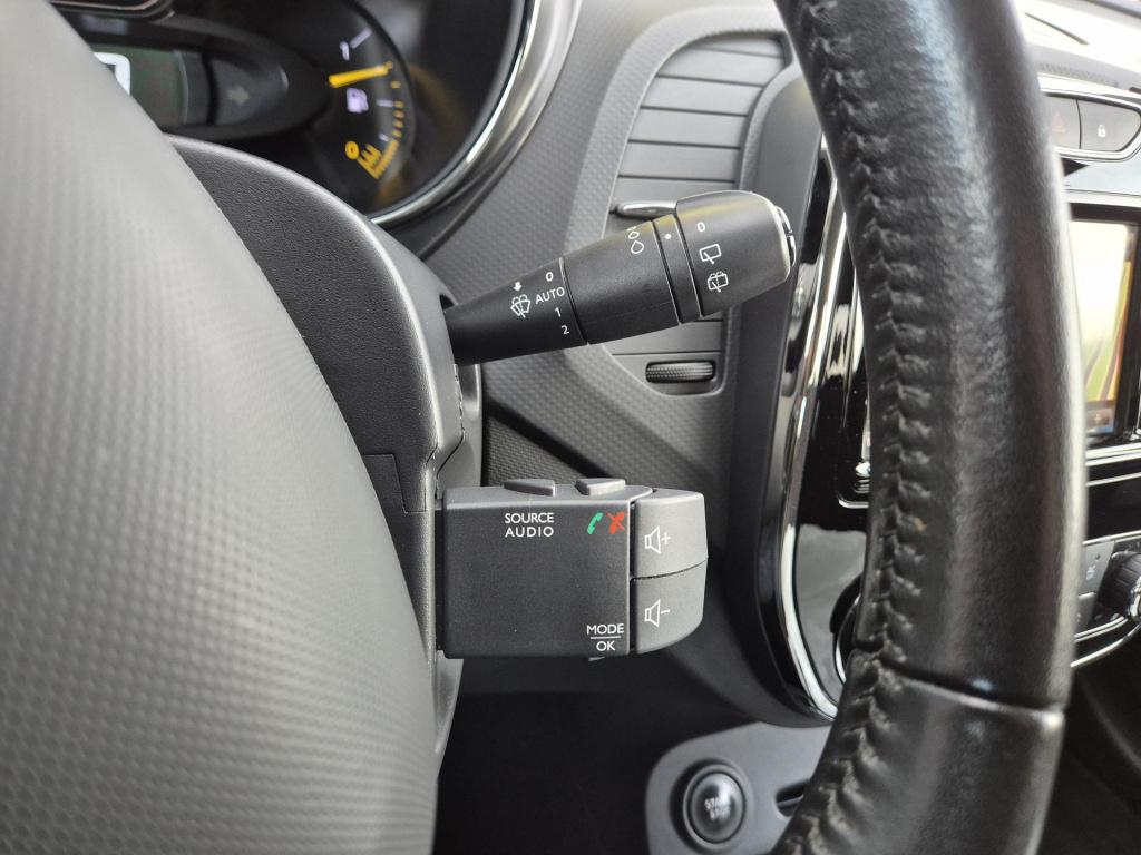 Renault Captur tce 90 helly hansen camera, trekhaak, all season banden, nav