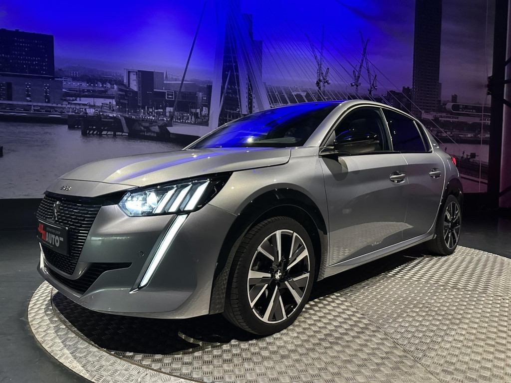 Peugeot 208 1.2 puretech gt *pano*camera*carplay*