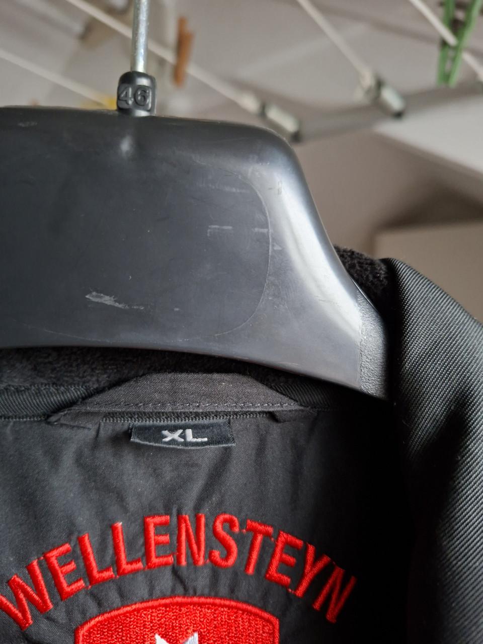 Een Heren Winter jas. Maat XL.