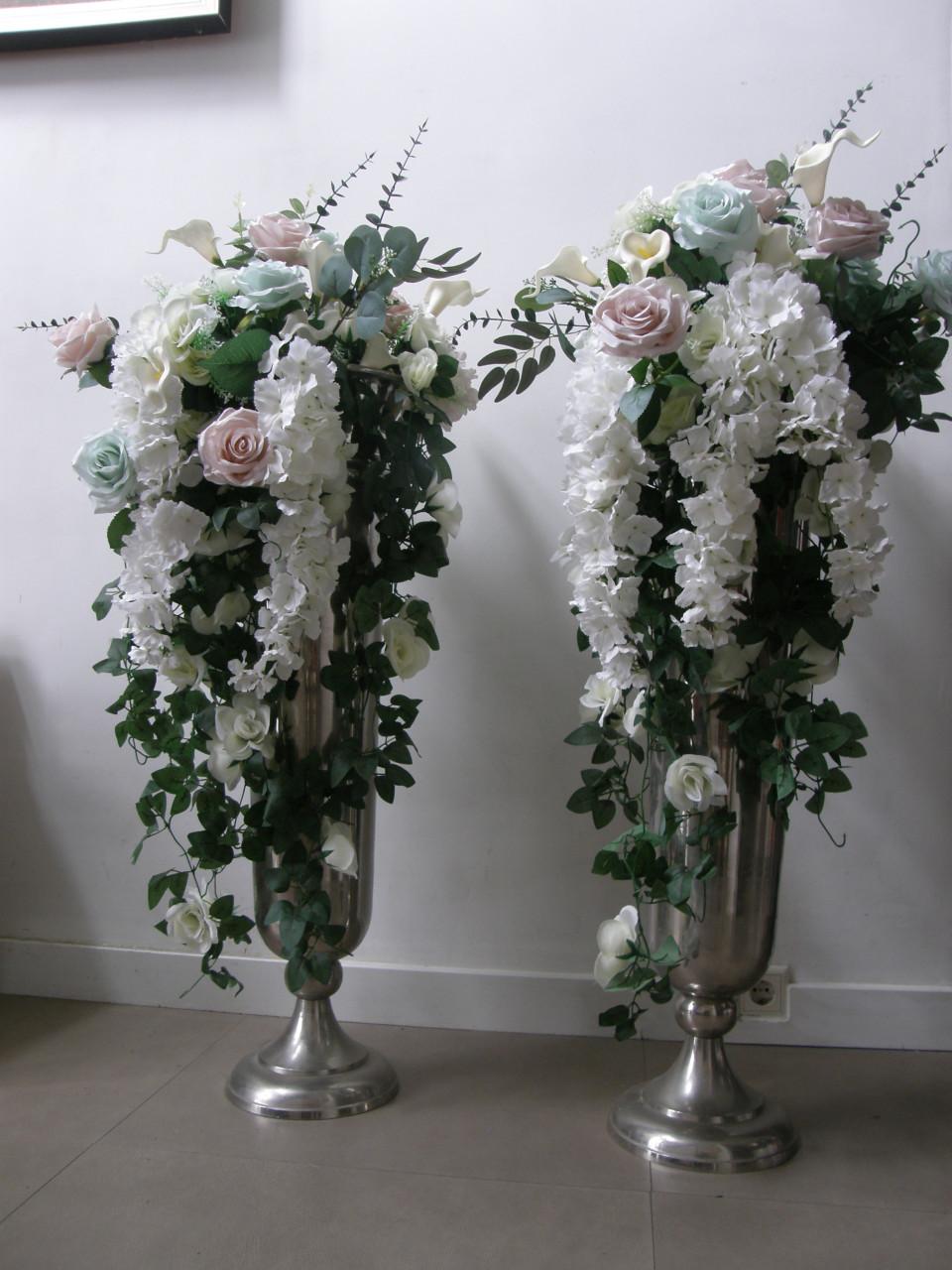 2 Vazen met kunstbloemen