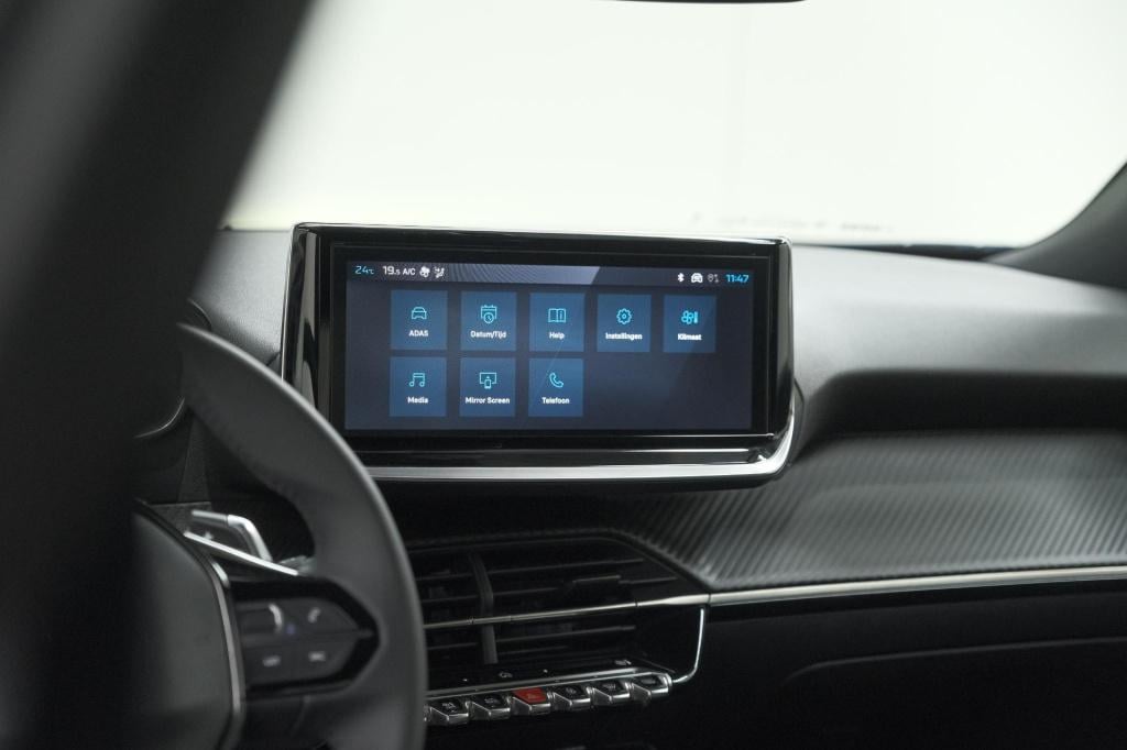 Peugeot 2008 1.2 hybrid 145 allure | apple carplay | climate control | park