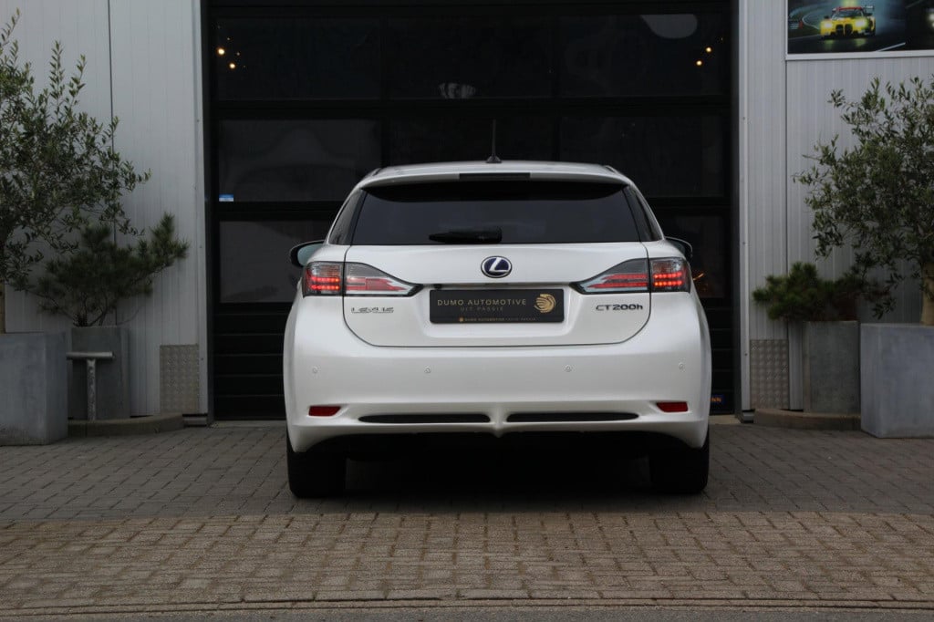 Lexus Ct 200h hybrid - pdc rondom + camera - stoel verw - xenon - parelwit 