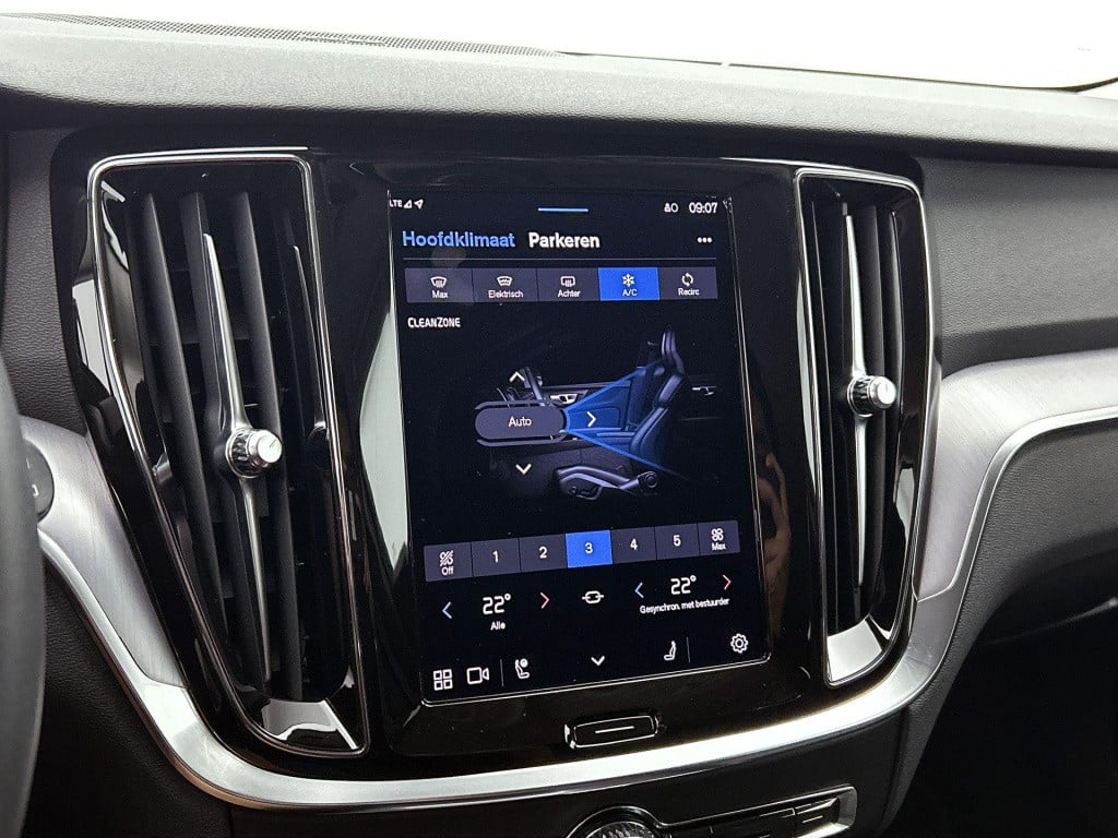 Volvo V60 2.0 b3 core | automaat | navigatie | climate control | camera | p