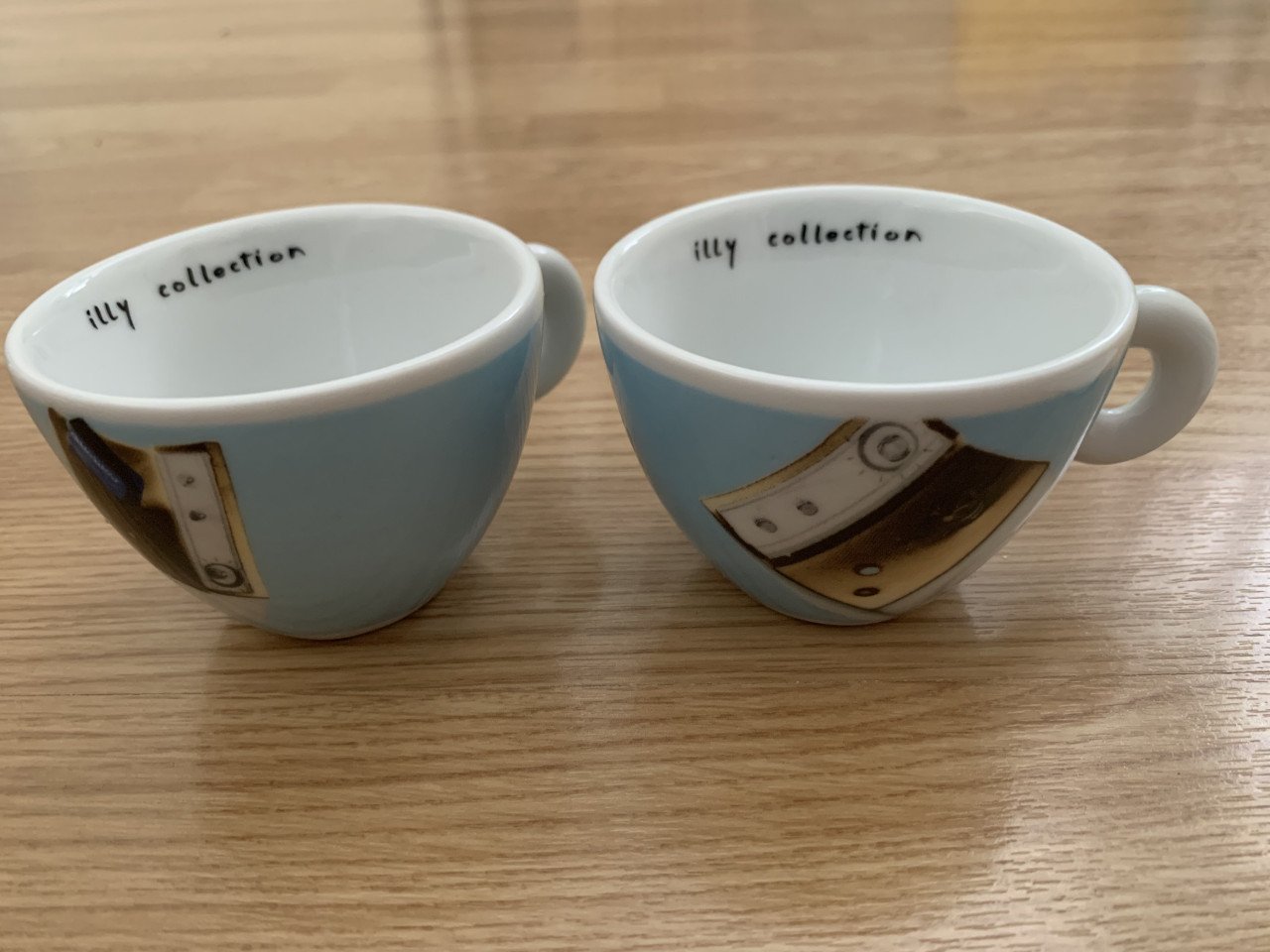 2 vintage cappucccinokopjes van Illy uit 2002 (Norma Jeane edition)