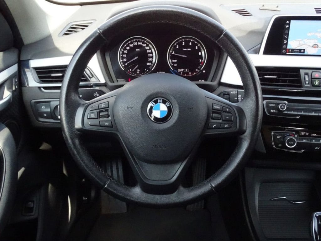 BMW X1 sdrive18i executive automaat | apple carplay | | el. koffer | 17"
