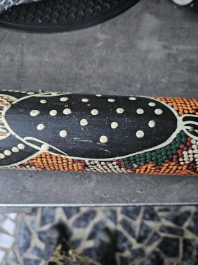 Prachtige vintage grote gedecoreerde bamboe regenmaker peru