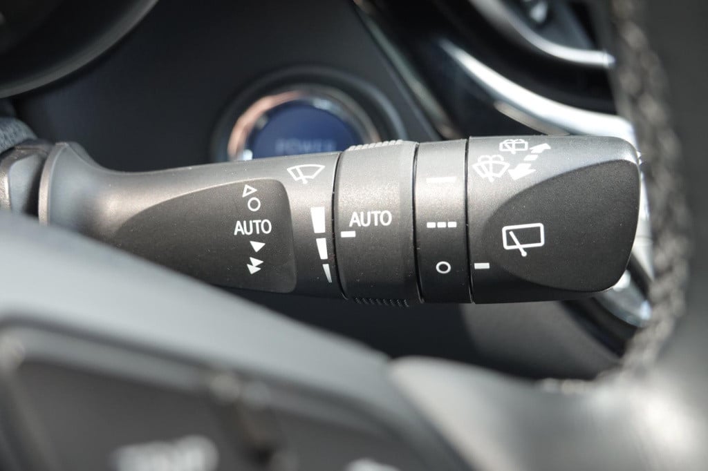 Toyota C-hr 1.8 hybrid adventure