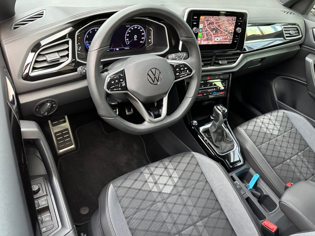 Volkswagen T-roc 1.5 tsi 150pk dsg r-line | camera | carplay | dode hoek | 