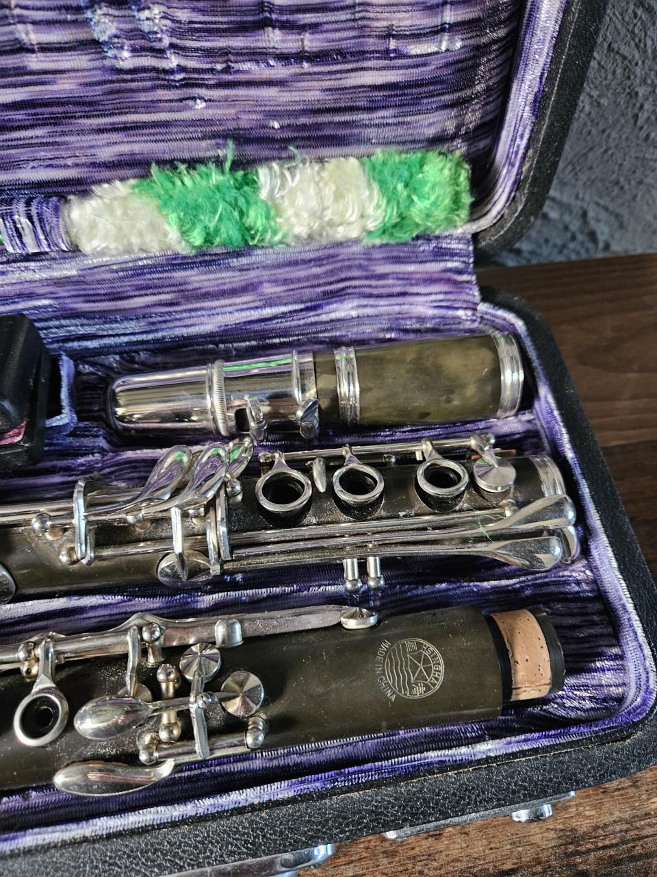 Mooie vintage Hsinghai Bes-klarinet met koffer -