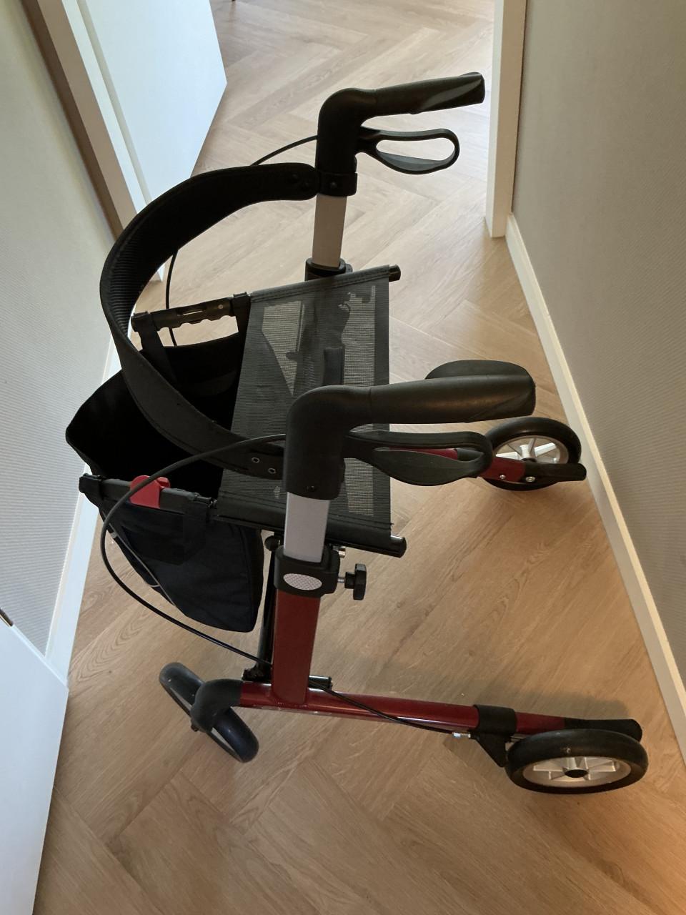 Rollator lichtgewicht zo Goed als nieuw