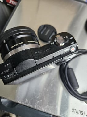 Werkende Sony A5000 camera incl opbergtas en lens...