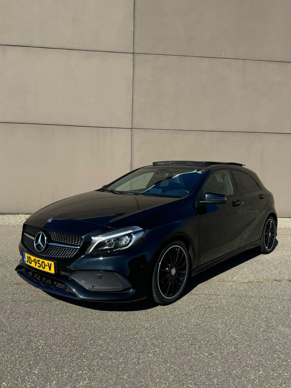 Zeer nette, goed onderhouden Mercedes A-Klasse AMG Night Pakket.