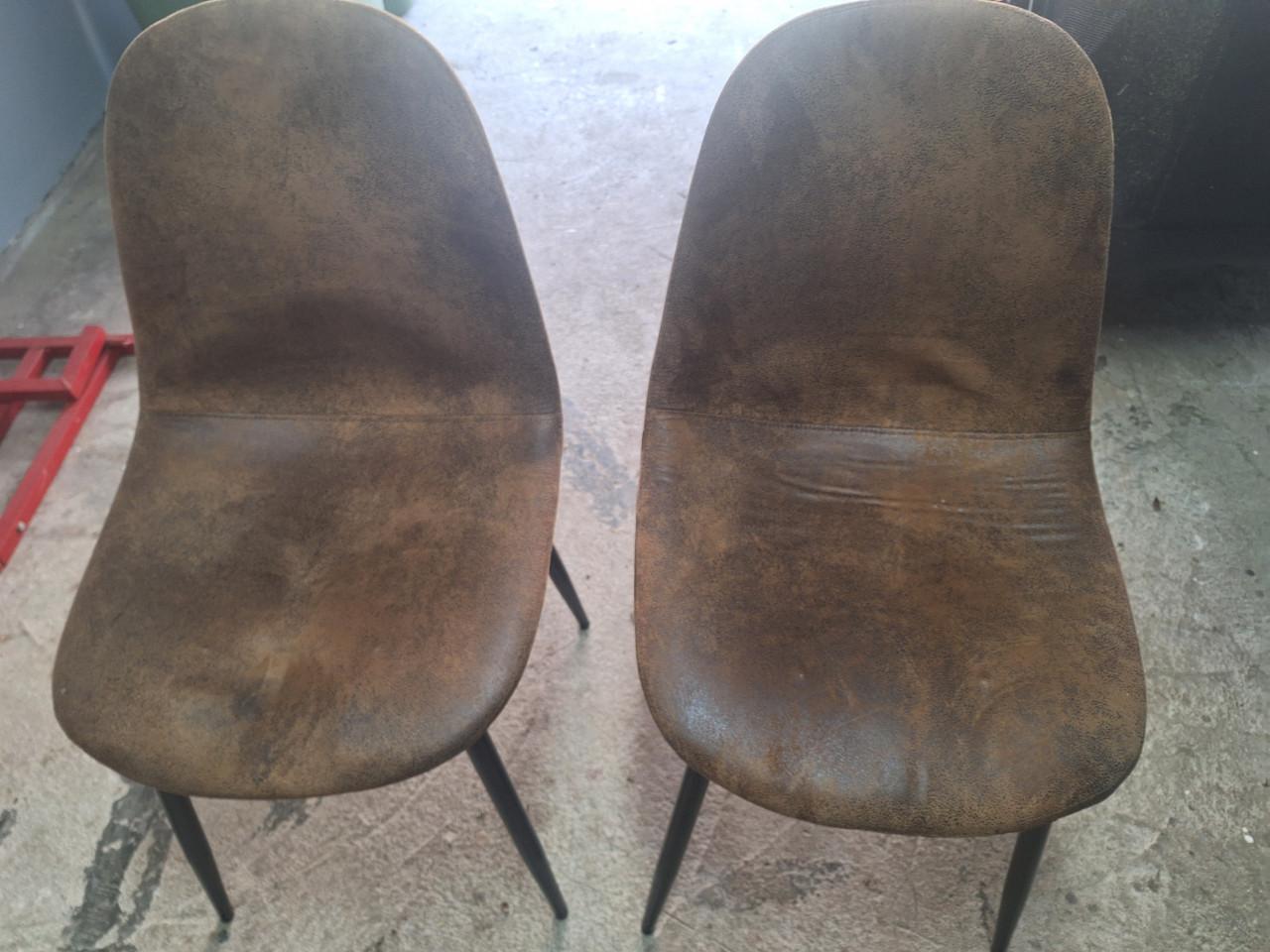 Te koop: 2 stoelen
