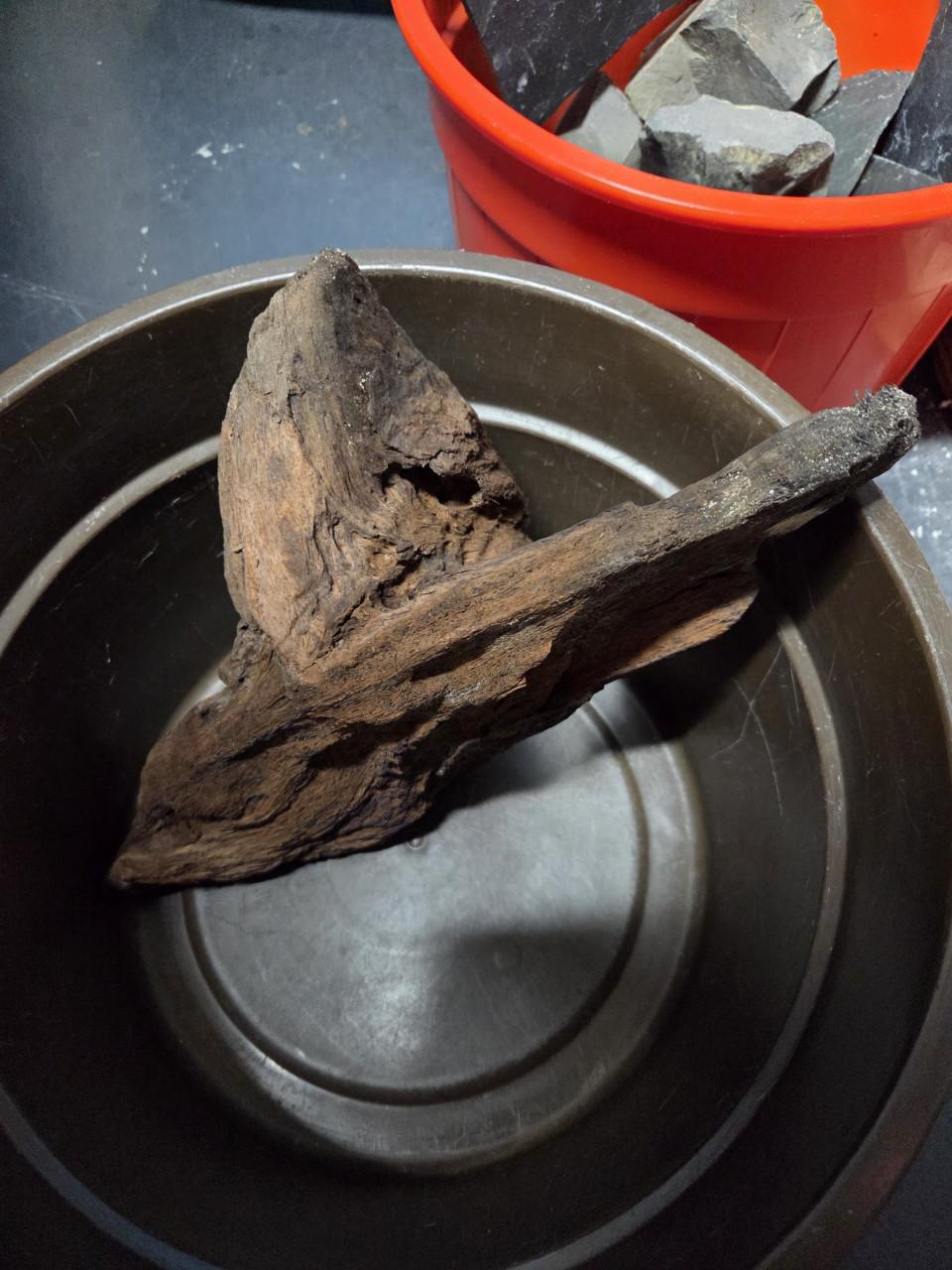 Aquarium stenen en een mooi stuk hout.