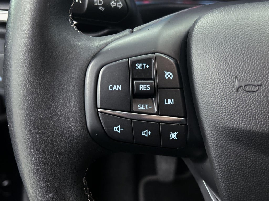 Ford Fiesta 1.0 ecoboost hybrid titanium x winterpack | navigatie | airco |