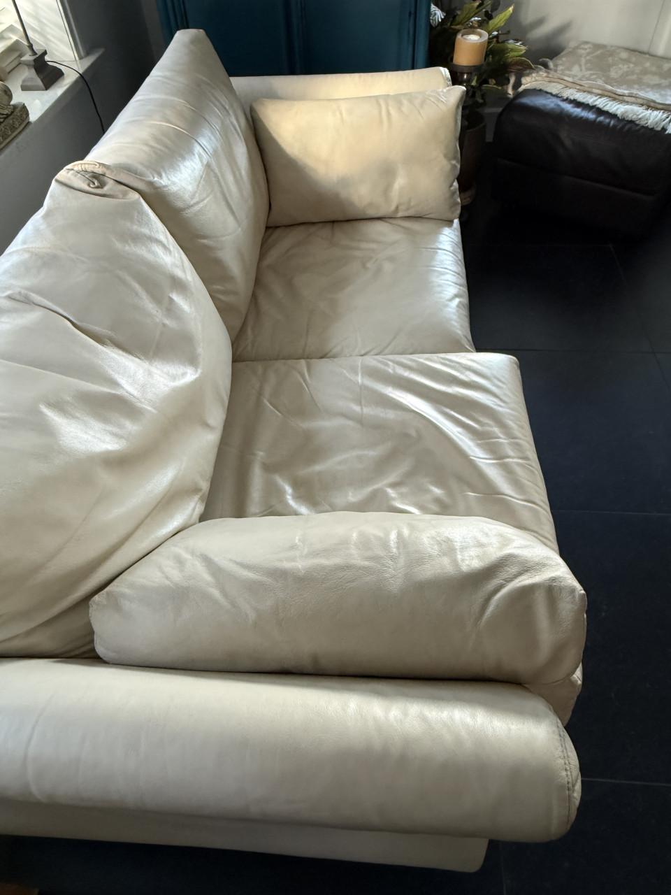 GRATIS ~ Gezellig leren tweezitsbankje ~