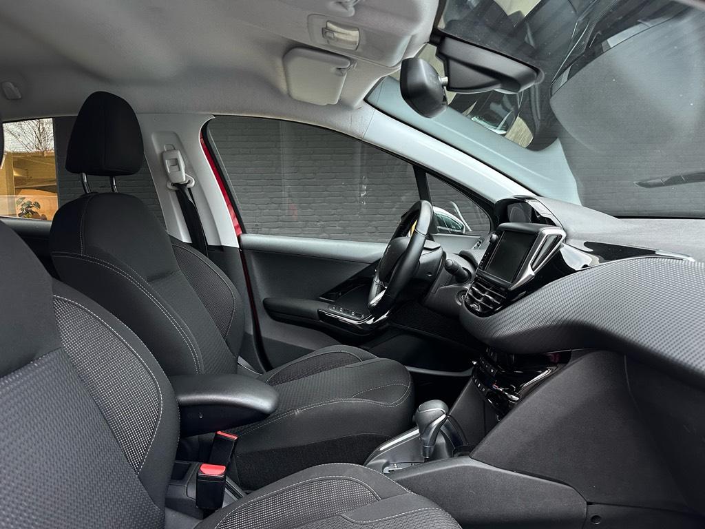 Peugeot 208 1.2t première // automaat //