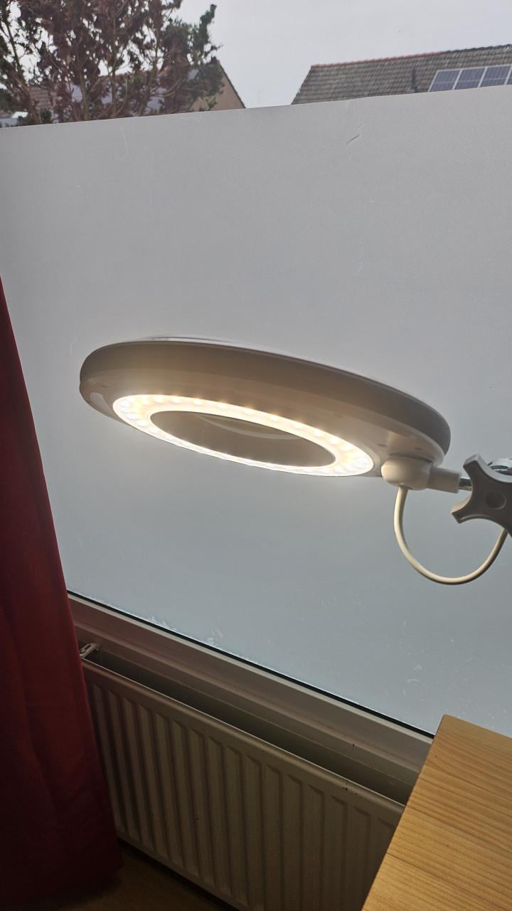 PEDICURE STOEL + LOUP LAMP