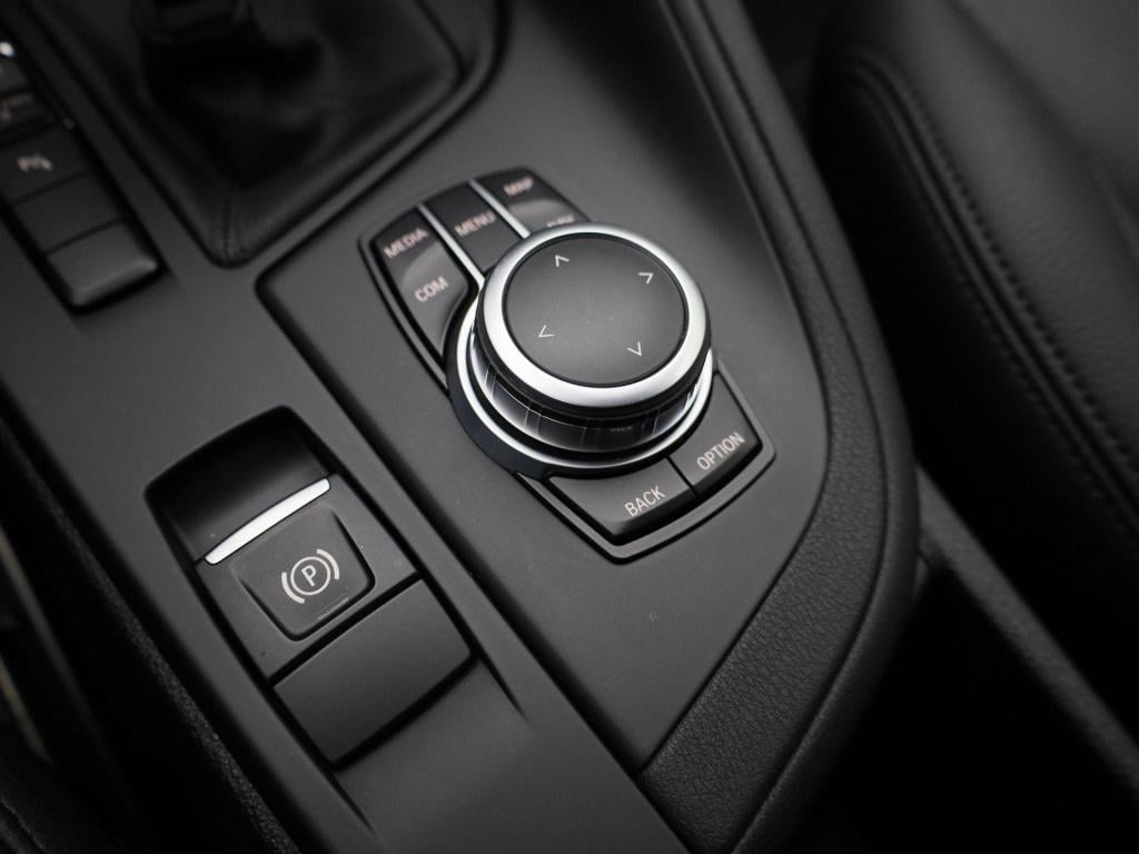 BMW X1 sdrive18i high executive | apple carplay / android auto | stoel- stu