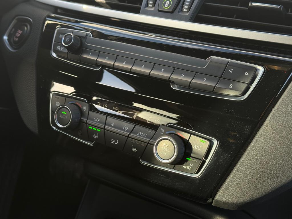 BMW X1 sdrive18i executive * panoramadak * head-up display * stoelverwarmin