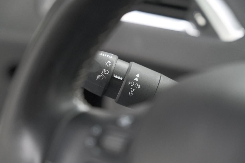 Peugeot 208 puretech 82 blue lease allure | parkeersensoren | climate contr