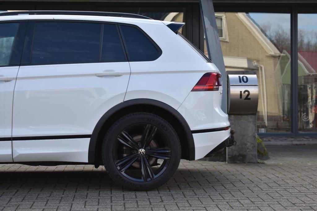 Volkswagen Tiguan 1.5 tsi act highline | r-line | black style | trekhaak | 