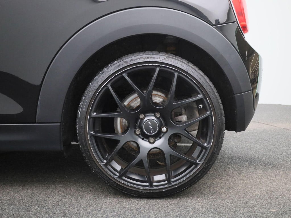 Mini Cooper mini 1.5 | lmv | parkeer sensoren | navigatie | airco | cruise 