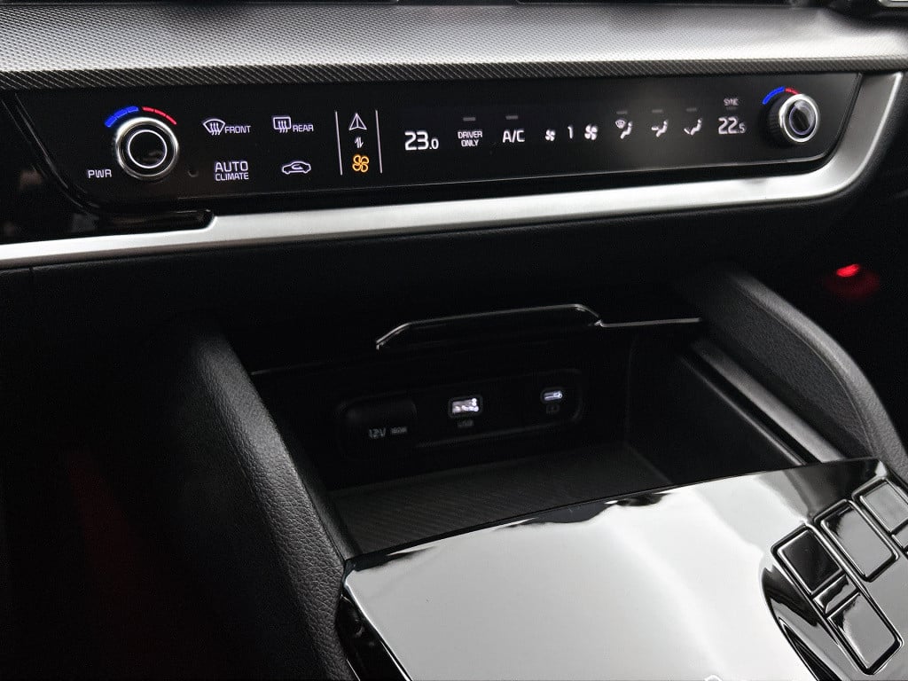 Kia Sportage 1.6 t-gdi plug-in hybrid awd dynamicline | sidebars | lichtmet