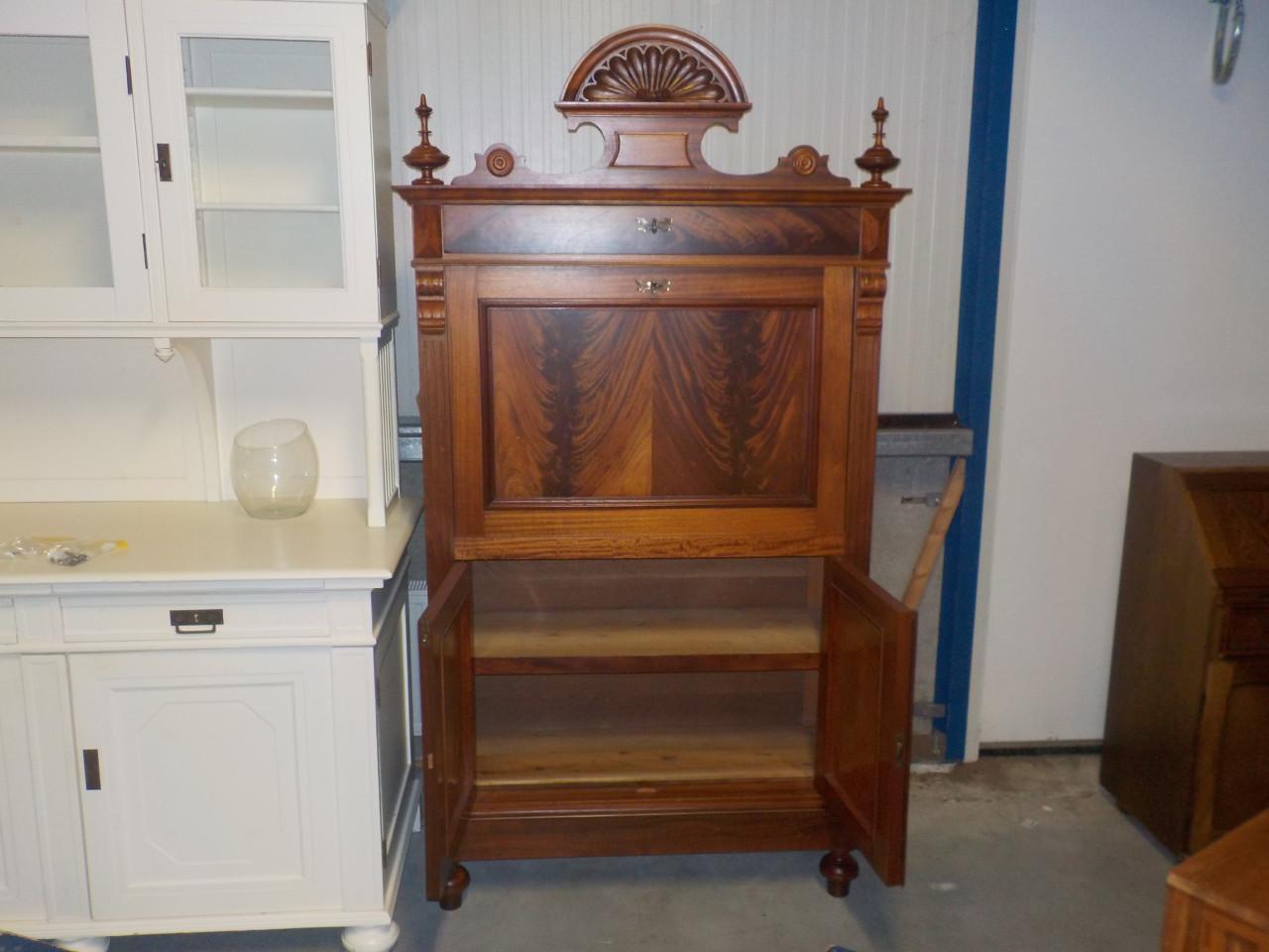 Design meubel / bureau  in goede staat . zeer speciaal koopje
