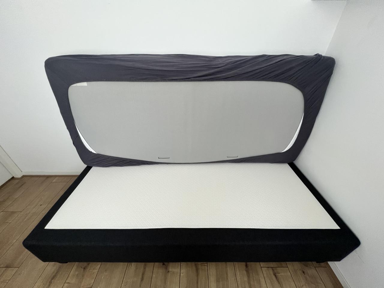 Bed met matras - comfortabel en in goede staat