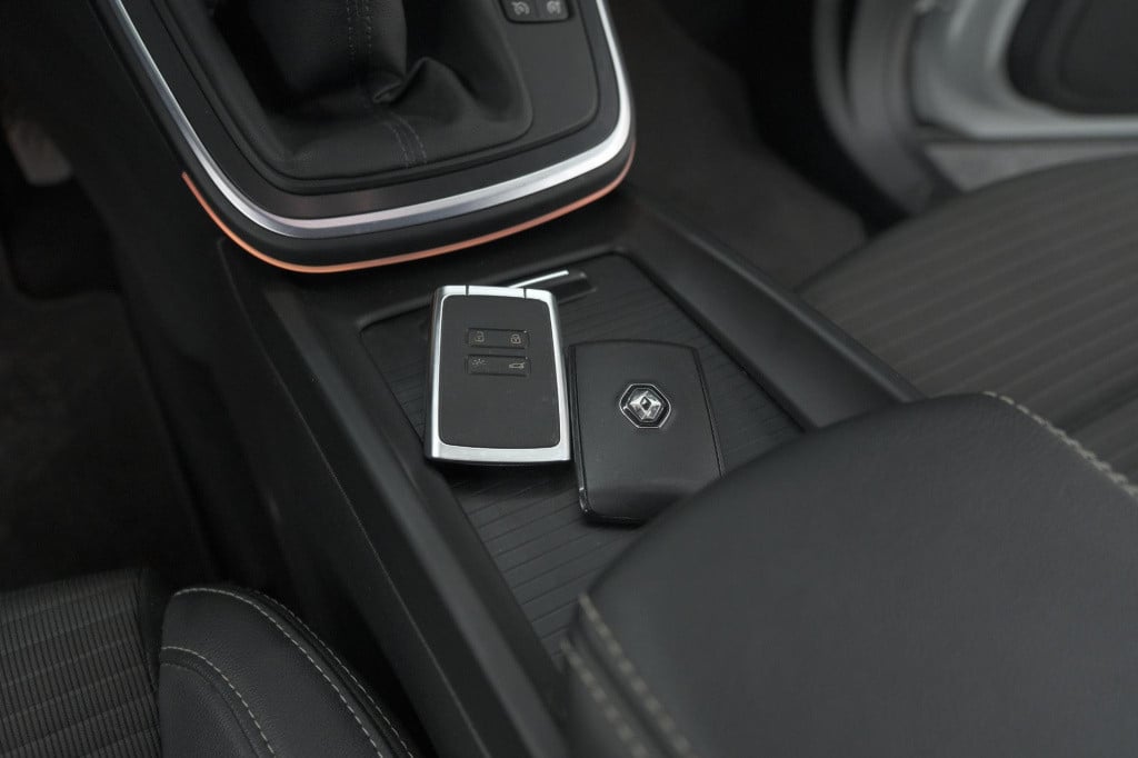 Renault Scenic tce 140 bose | trekhaak | camera | dodehoekdetectie | naviga