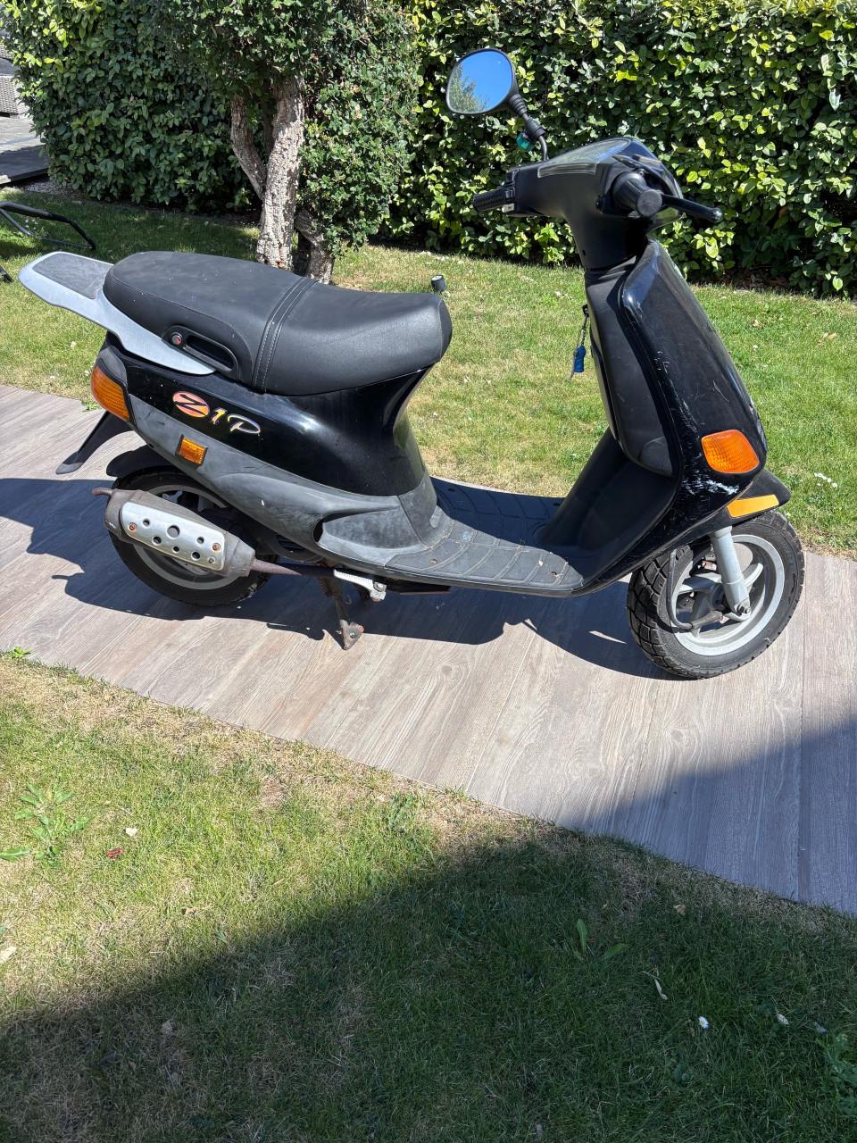 Scooter Puch ZIP 25 zwart