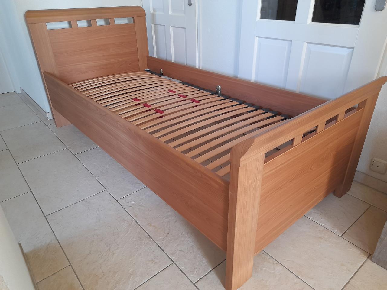 Prachtig (senioren) bed ( 90 x 200 ) in goede nette staat !