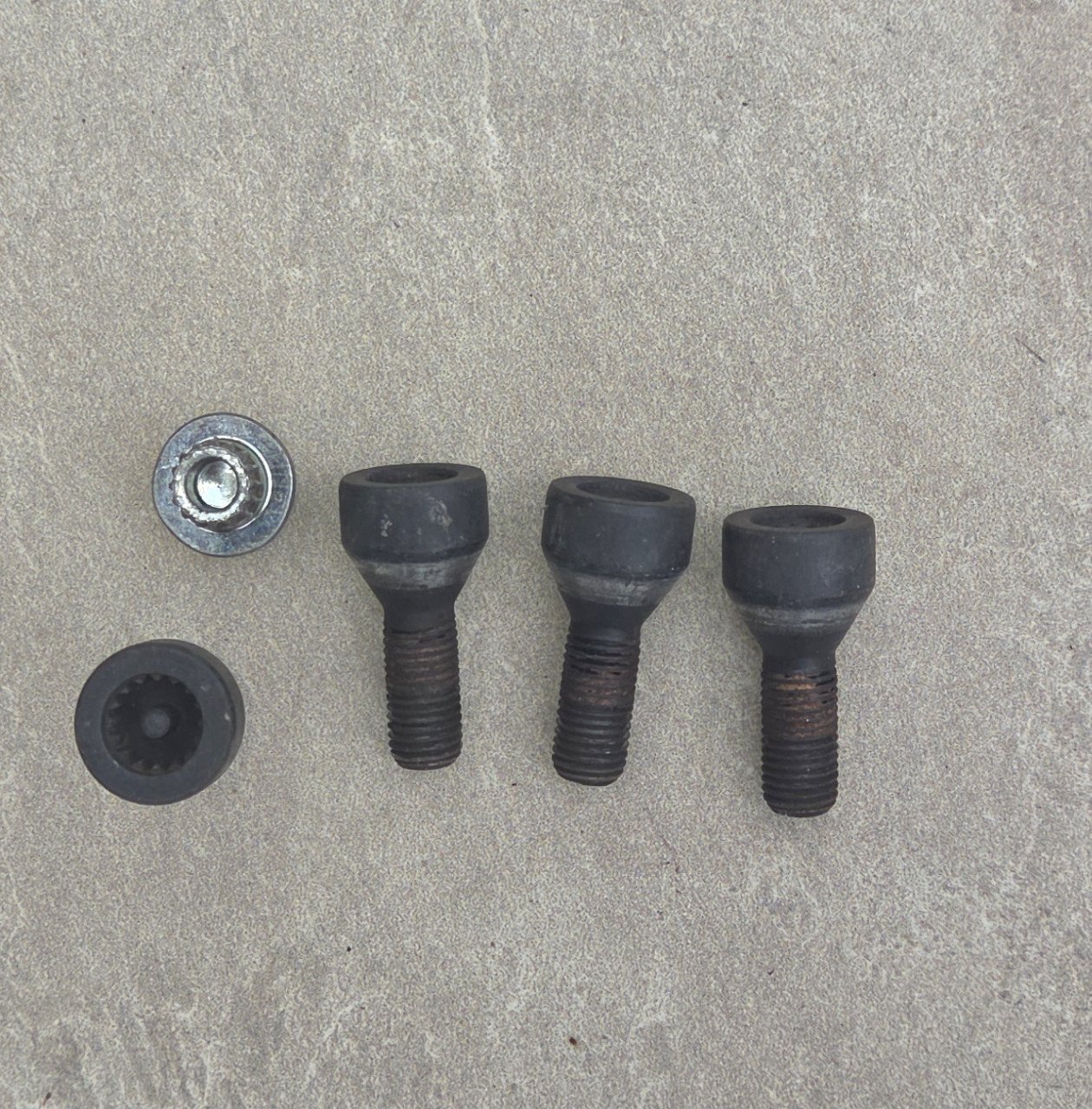 Te Koop Velgenset + banden + enz