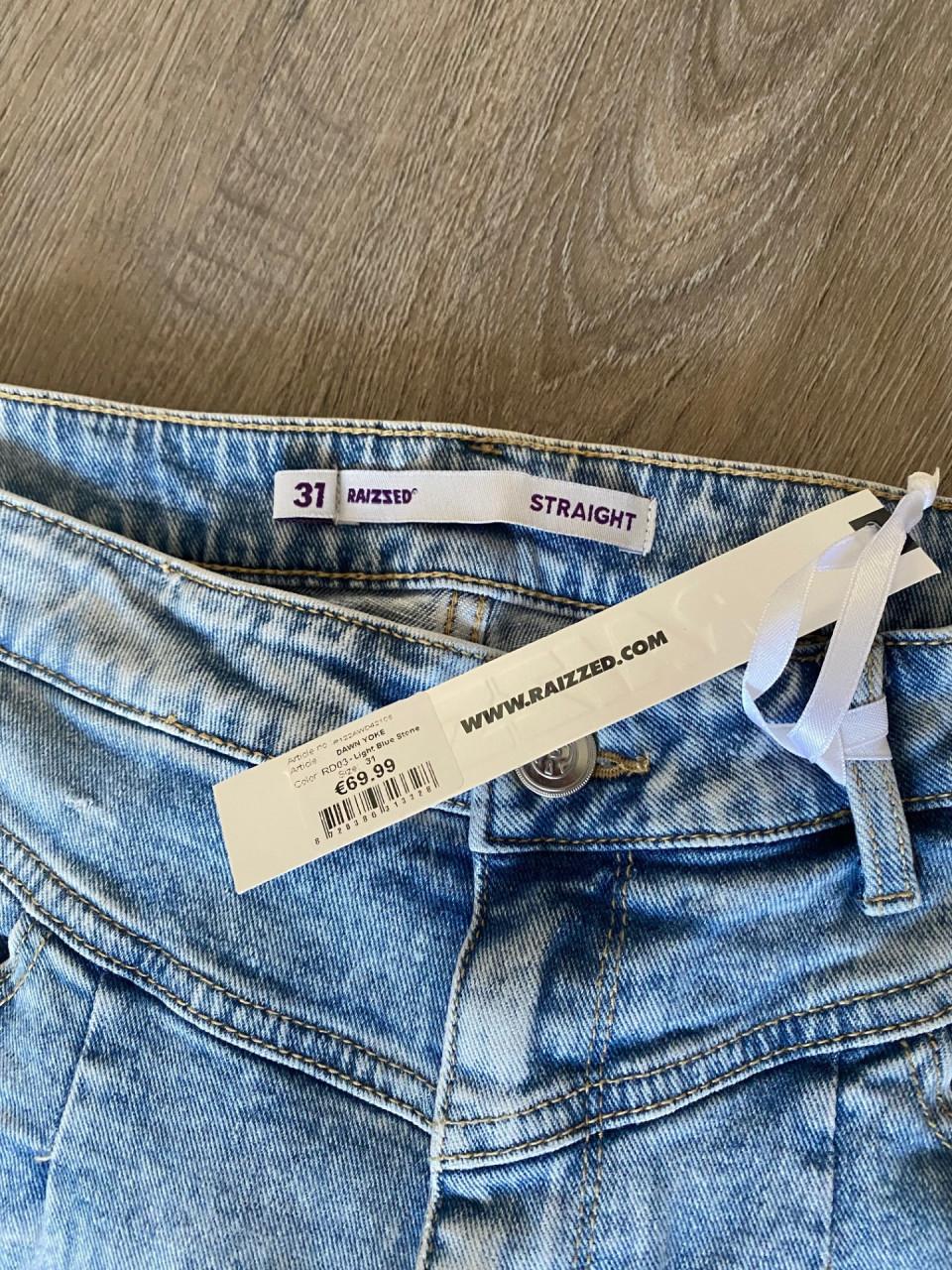 Jeans van Raizzed maat 31.