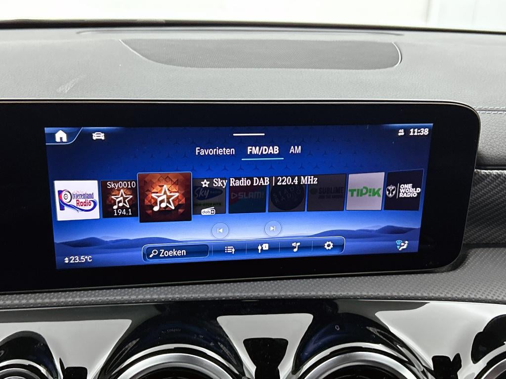 Mercedes-Benz Cla 180 business line | trekhaak | cruise control | stoelverw