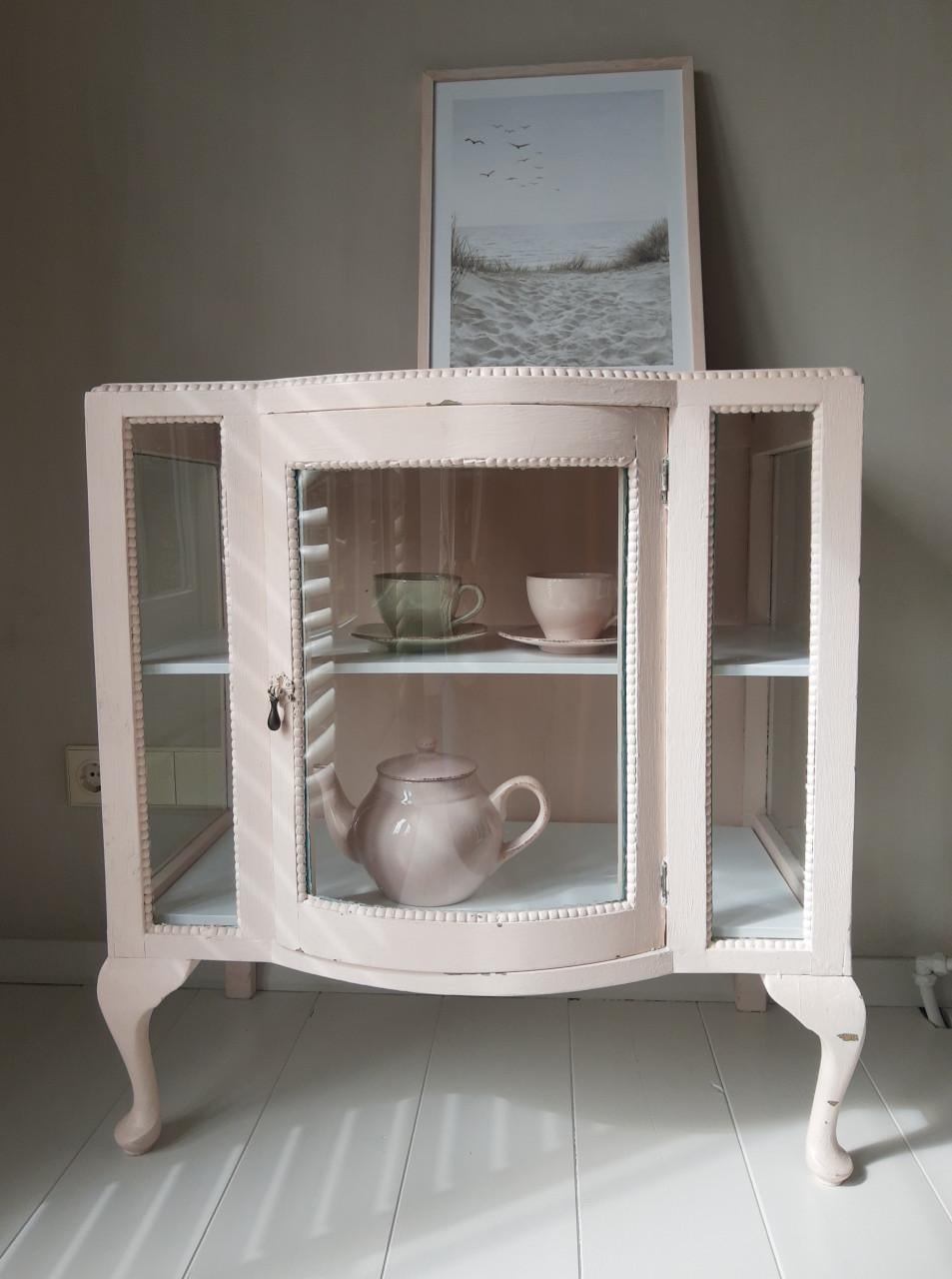 Mooi theekastje/ servieskastje